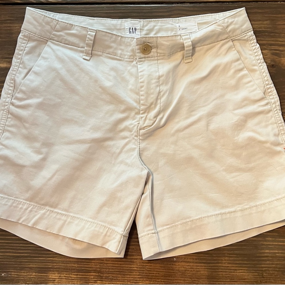 Women’s Gap khaki shorts size 2